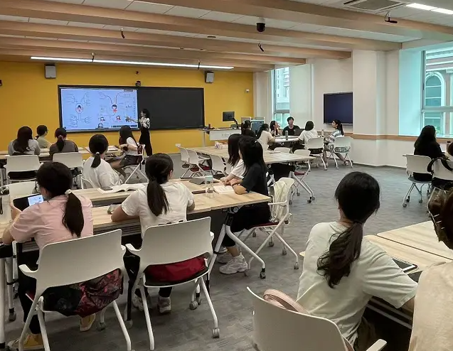 师生与智能技能协同创生构成师—机—生