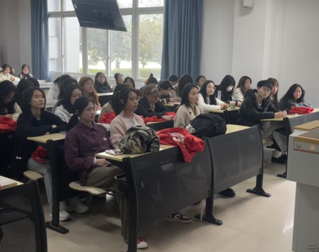 依托讲堂构建集中学习实景践学相结合的理论学习体系